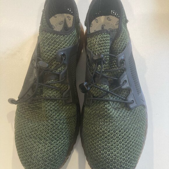 ADIDAS DIE WELTMARKE MIT DEN 3S Green w/ Black Trim Men's Sneaker Size 43 Euro - Picture 1 of 5